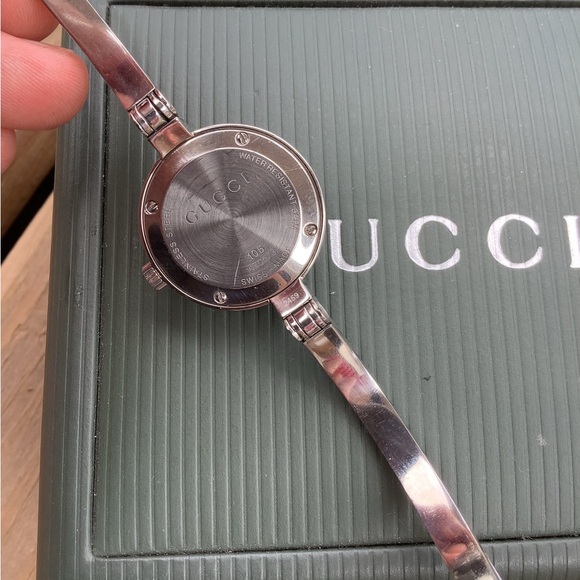 Ladies Gucci bangle watch ๐บ - Picture 9 of 13
